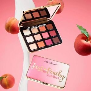 🍑Too Faced Just Peachy Velvet Matte Eye Shadow Palette🍑